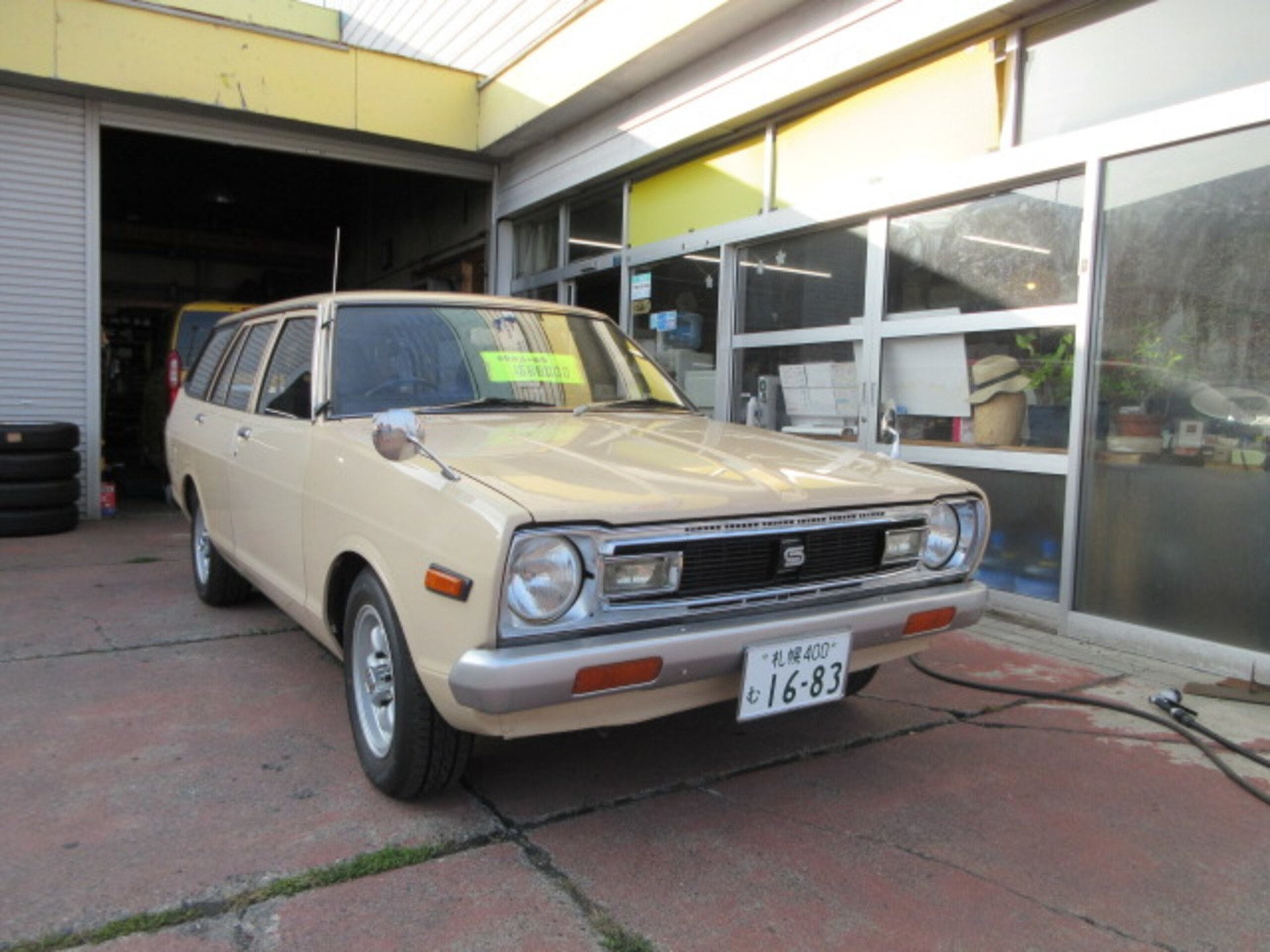 Sunny Van 4mt 日産 サニーバンクーラー ステレオ付き ベージュ 車両本体価格 168 0万円 日産車中古車紹介 Jdm Nissan Used Car